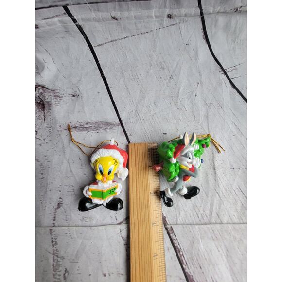 Vintage 2000 Warner Bros Tweety Bird Caroling Bugs Bunny Caring Tree Ornament - Picture 5 of 6